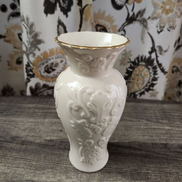 Lenox Vase Georgian Floral Embossed Top Gold Gild Rim 7” Vintage - Picture 4 of 8